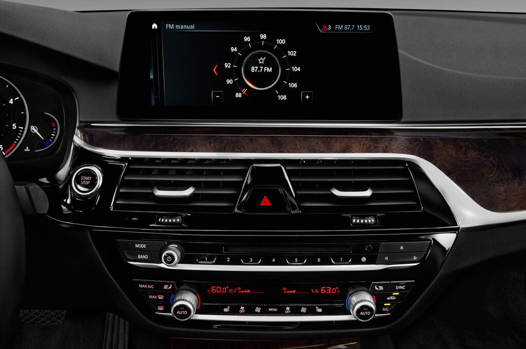 BMW 5 Series (Baujahr 2018) Sport 4 Türen Radio und Infotainmentsystem