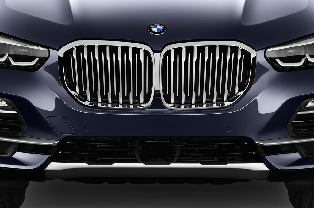 BMW X5 (Baujahr 2019) xLine 5 Türen Kühlergrill und Scheinwerfer