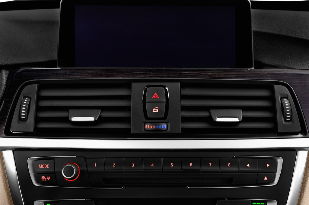 BMW 3 Series (Baujahr 2013) Luxury Line 5 Türen Radio und Infotainmentsystem