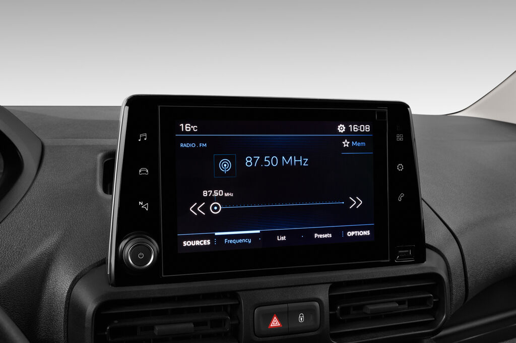 Peugeot Partner (Baujahr 2020) Premium Long 4 Türen Radio und Infotainmentsystem