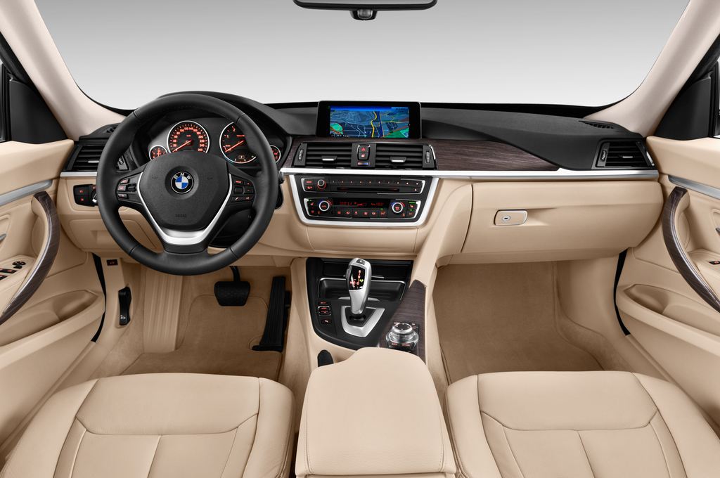 BMW 3 Series (Baujahr 2013) Luxury Line 5 Türen Cockpit und Innenraum