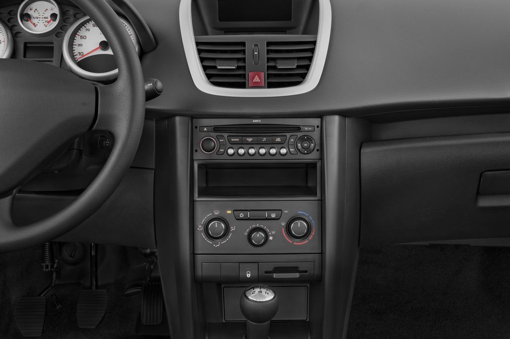 Peugeot 207 (Baujahr 2010) Filou 3 Türen Mittelkonsole