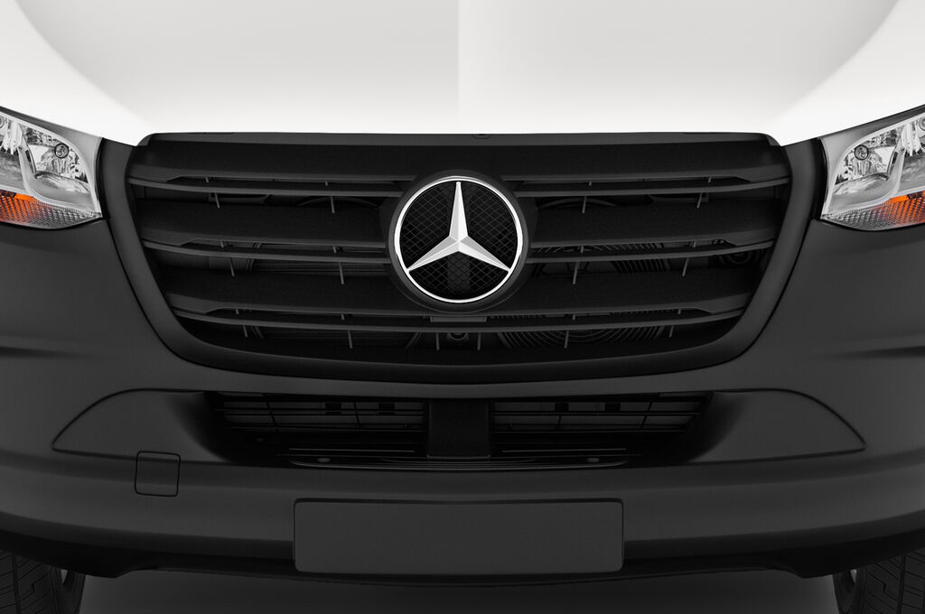 Mercedes Sprinter Box Van (Baujahr 2019) - 2 Türen Kühlergrill und Scheinwerfer