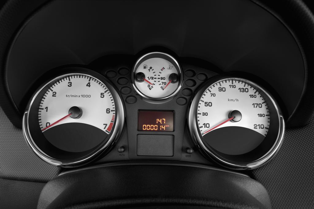 Peugeot 207 (Baujahr 2010) Premium 2 Türen Tacho und Fahrerinstrumente
