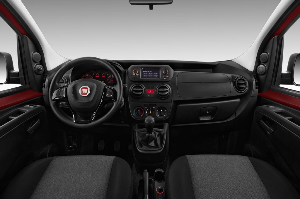 FIAT Qubo (Baujahr 2017) Pop 5 Türen Cockpit und Innenraum