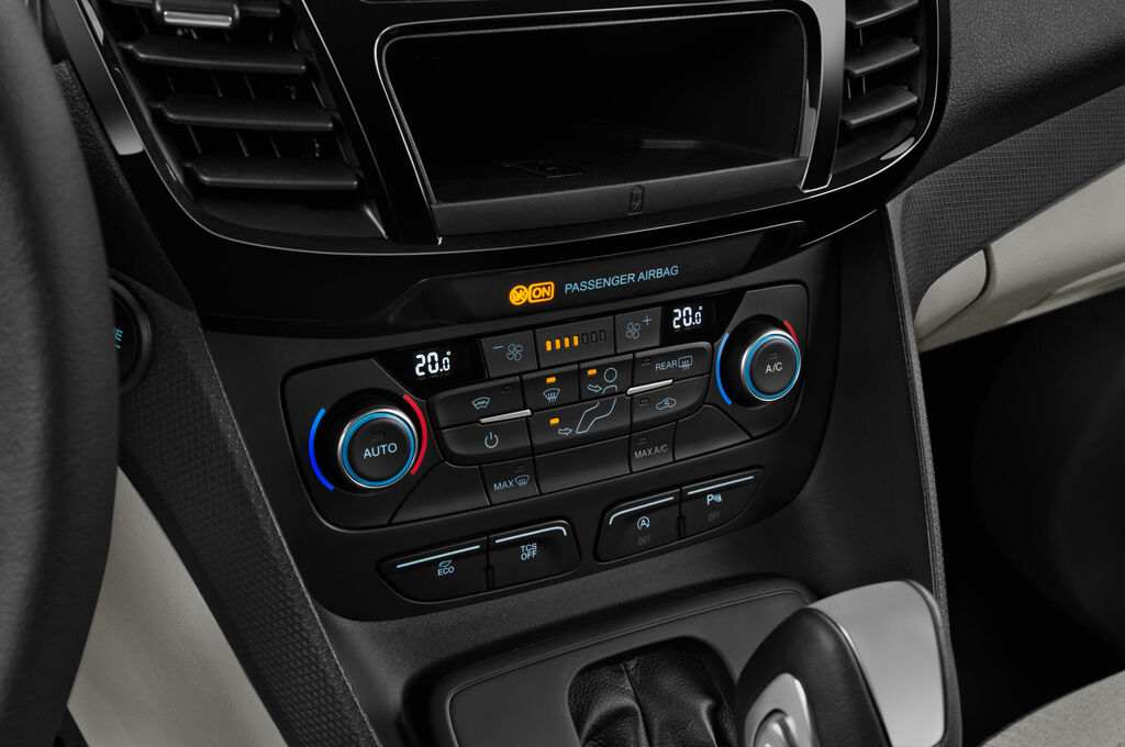 Ford Grand Tourneo Connect (Baujahr 2020) Titanium 5 Türen Temperatur und Klimaanlage