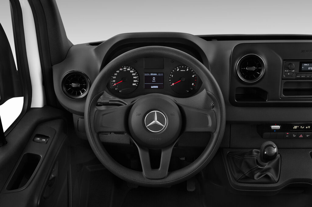 Mercedes Sprinter DC (Baujahr 2019) - 4 Türen Lenkrad