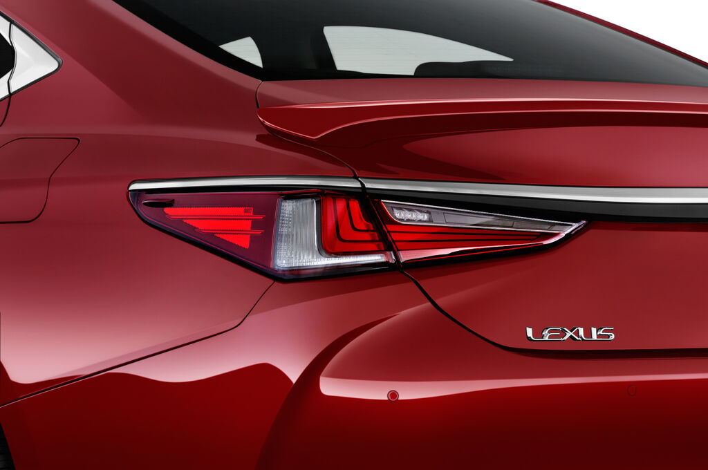 Lexus ES (Baujahr 2019) Luxury Line 4 Türen Rücklicht