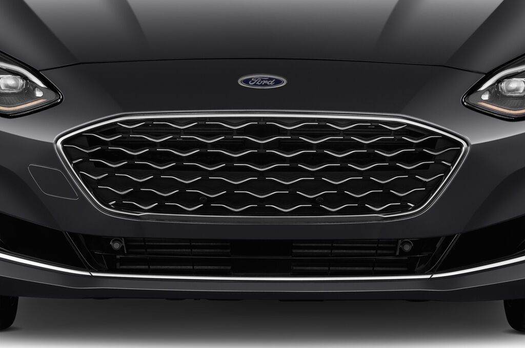 Ford Focus Turnier (Baujahr 2019) Vignale 5 Türen Kühlergrill und Scheinwerfer