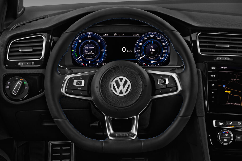 Volkswagen Golf (Baujahr 2018) GTE 5 Türen Lenkrad
