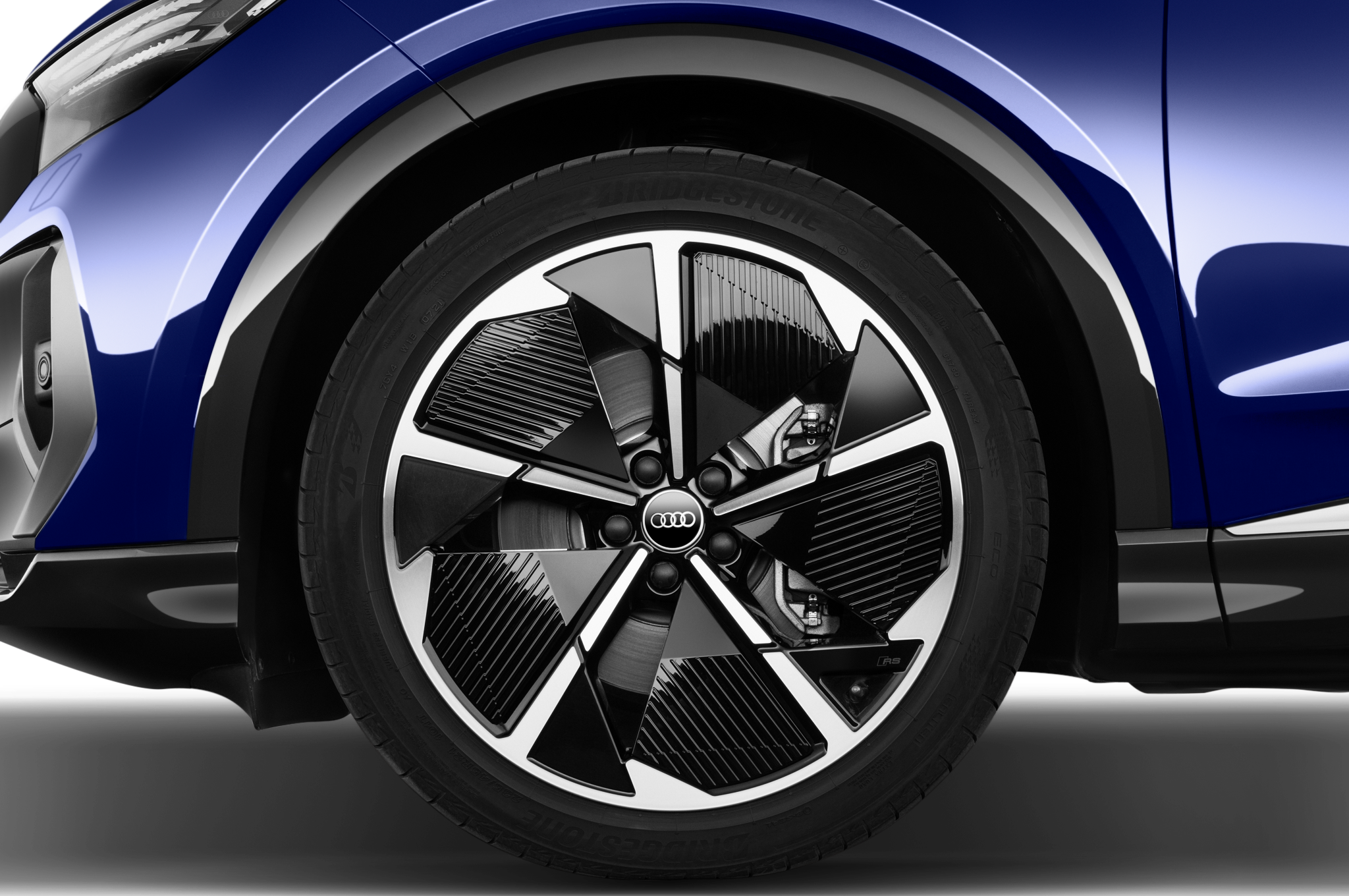 Audi Q4 e-tron (Baujahr 2022) EV S Line 5 Türen Reifen und Felge