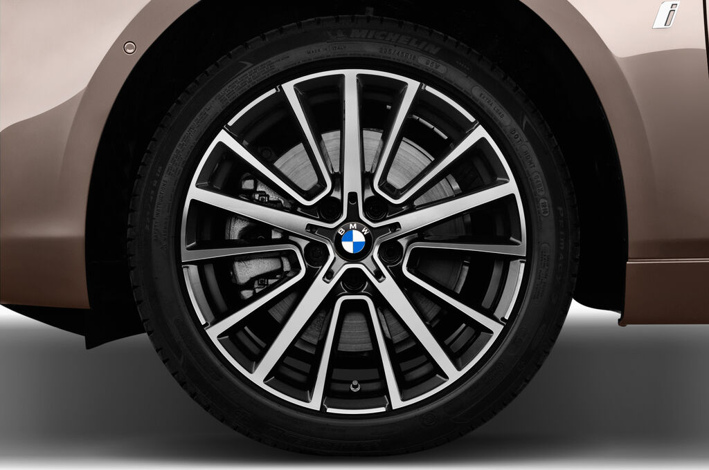 BMW 2 Series Active Tourer (Baujahr 2018) iperformance Sport Line 5 Türen Reifen und Felge
