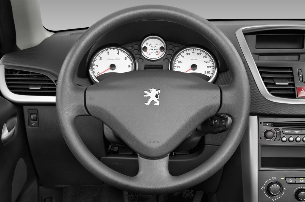 Peugeot 207 (Baujahr 2010) Premium 2 Türen Lenkrad