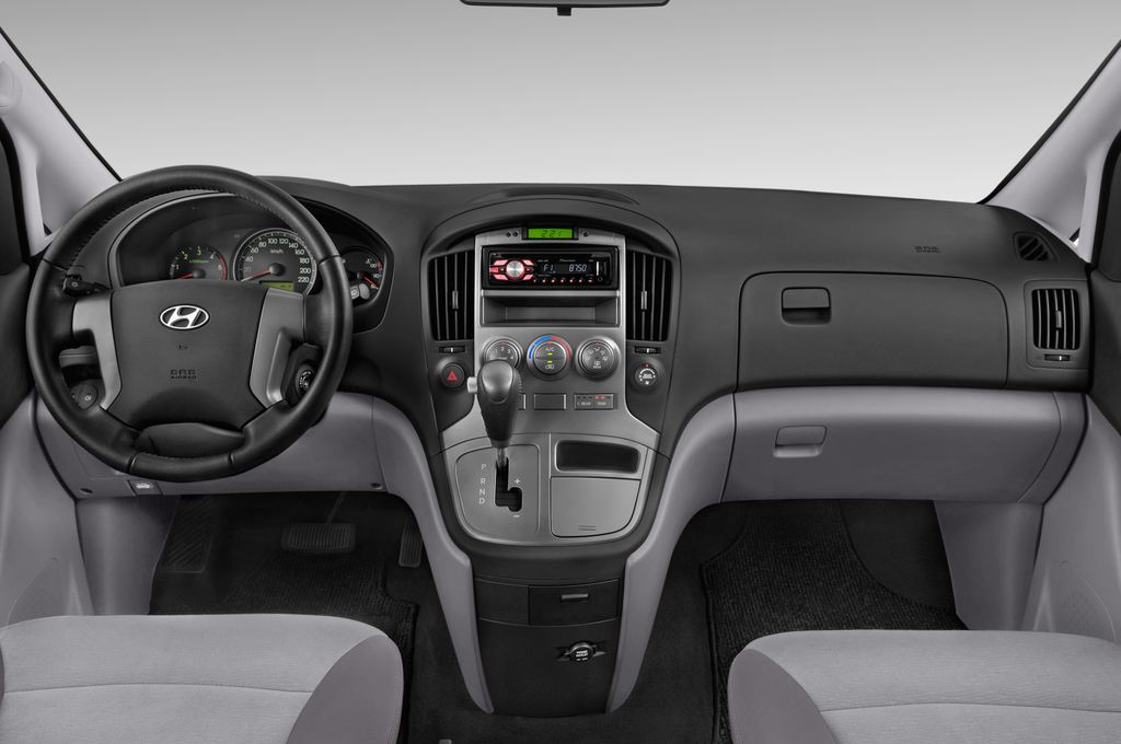 Hyundai H1 Travel (Baujahr 2015) Premium 5 Türen Cockpit und Innenraum