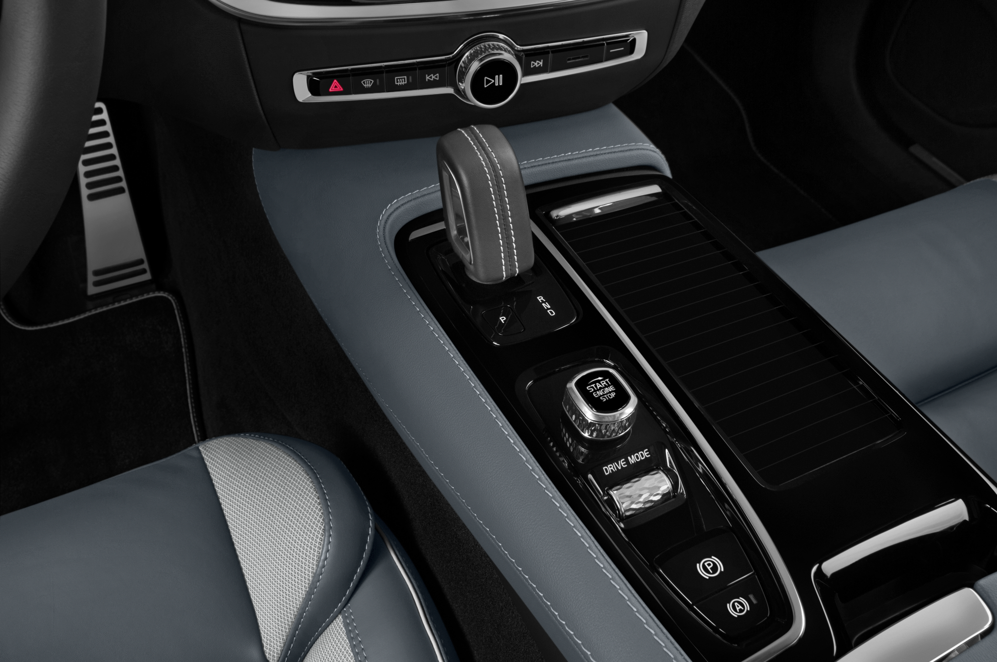 Volvo V60 (Baujahr 2021) R Design 5 Türen Schalthebel
