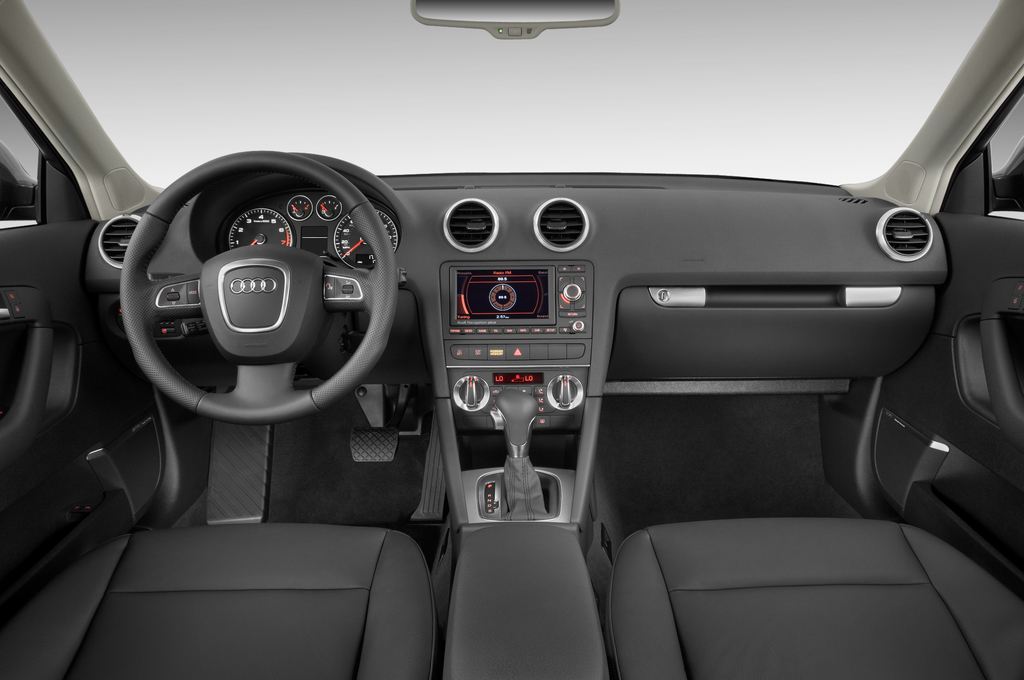 Audi A3 (Baujahr 2011) Attraction 2 Türen Cockpit und Innenraum