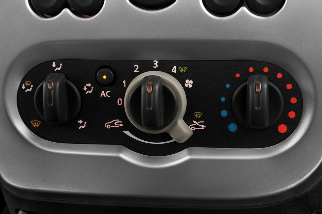 Dacia Sandero (Baujahr 2010) Laureate 5 Türen Temperatur und Klimaanlage