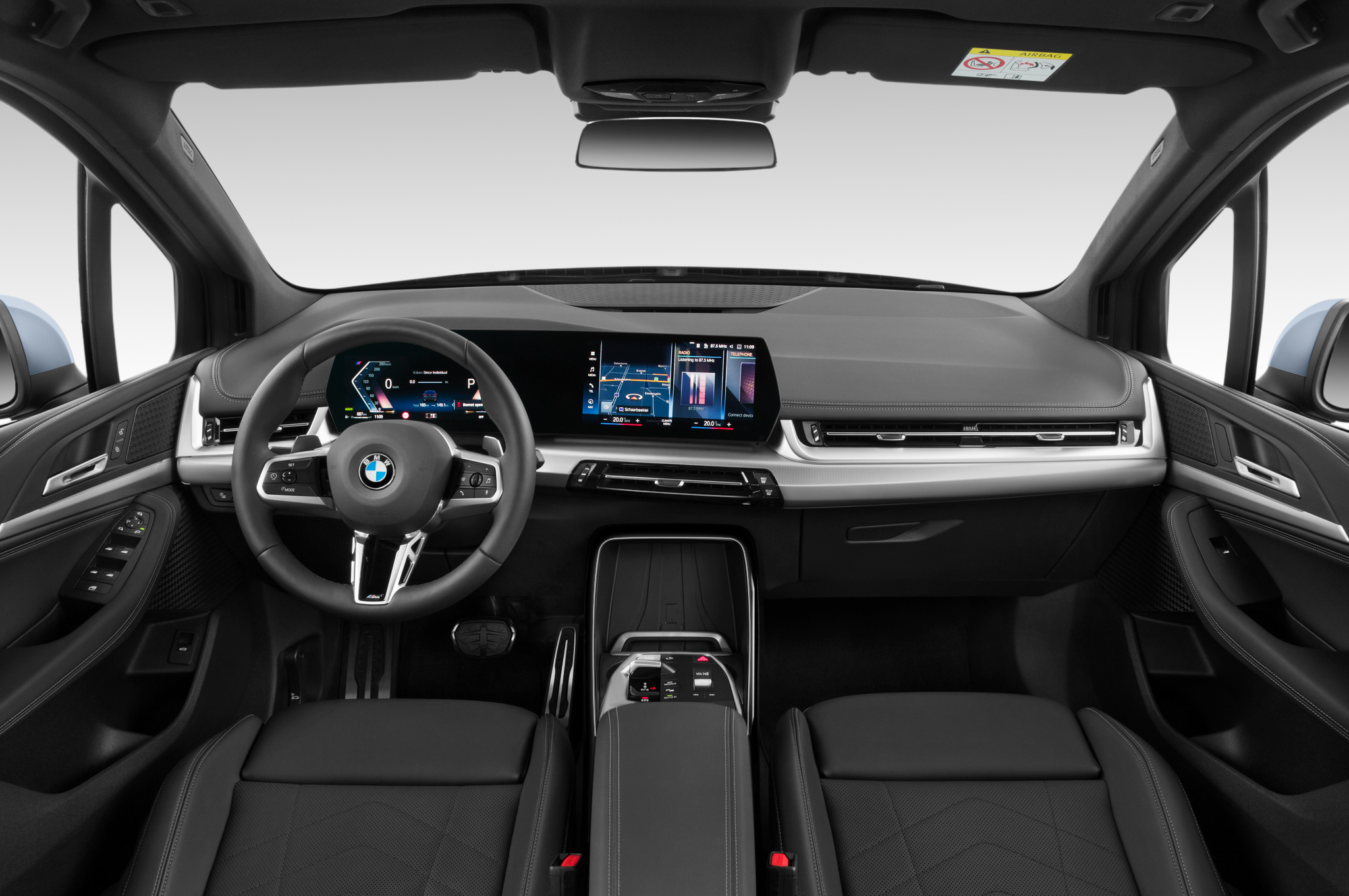 BMW 2 Series Active Tourer (Baujahr 2022) M Sport 5 Türen Cockpit und Innenraum