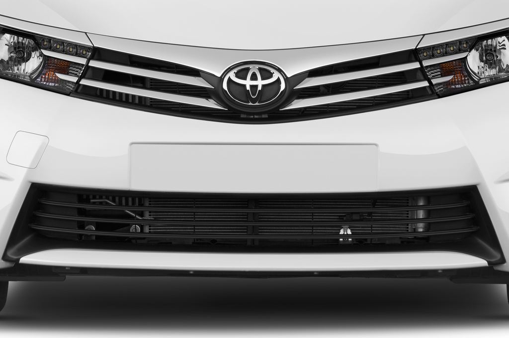 Toyota Corolla (Baujahr 2015) Comfort 4 Türen Kühlergrill und Scheinwerfer