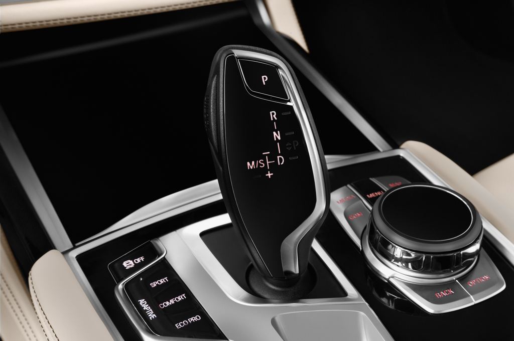 BMW 7 Series Plug-In Hybrid (Baujahr 2018) 740Le iPerformance 4 Türen Schalthebel