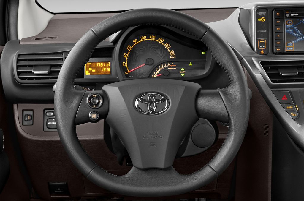 Toyota IQ (Baujahr 2010) + 3 Türen Lenkrad