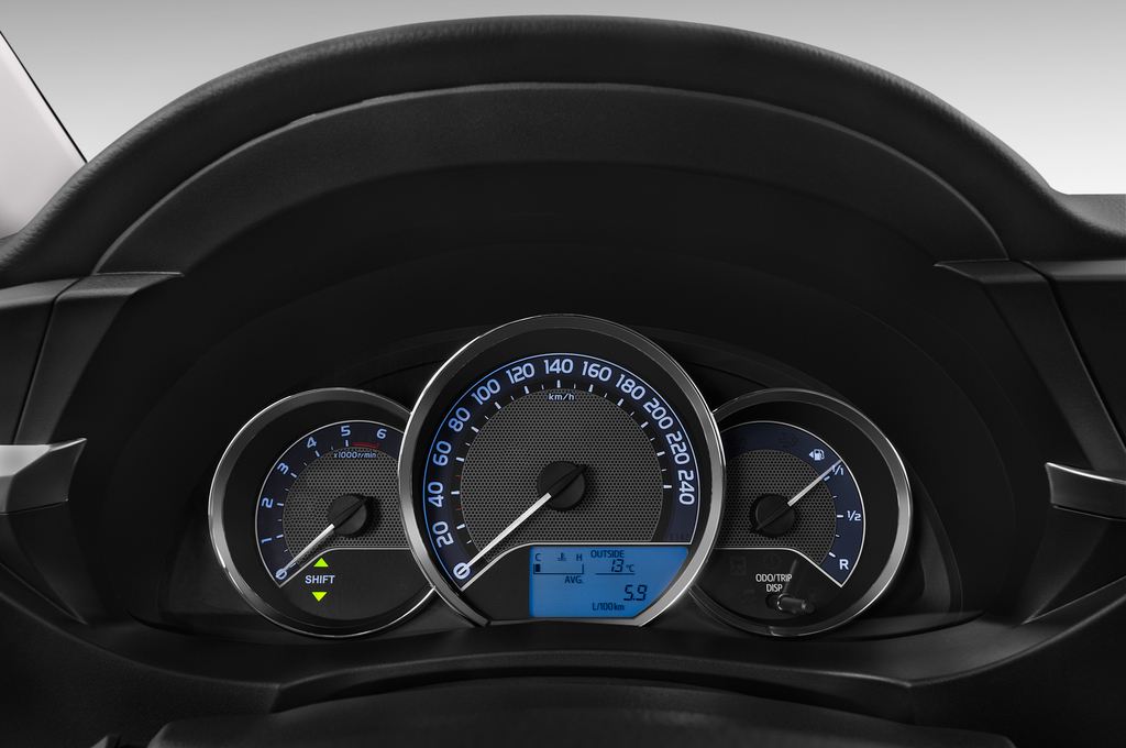 Toyota Corolla (Baujahr 2015) Comfort 4 Türen Tacho und Fahrerinstrumente
