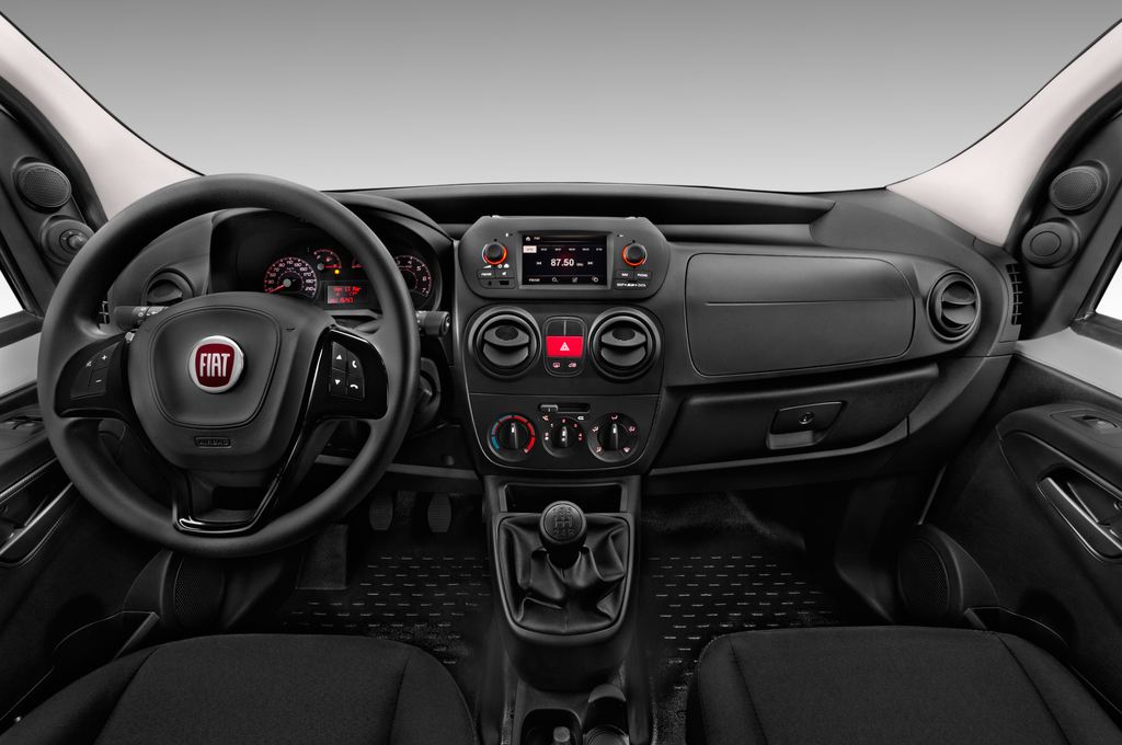 FIAT Fiorino (Baujahr 2017) Basis 4 Türen Cockpit und Innenraum