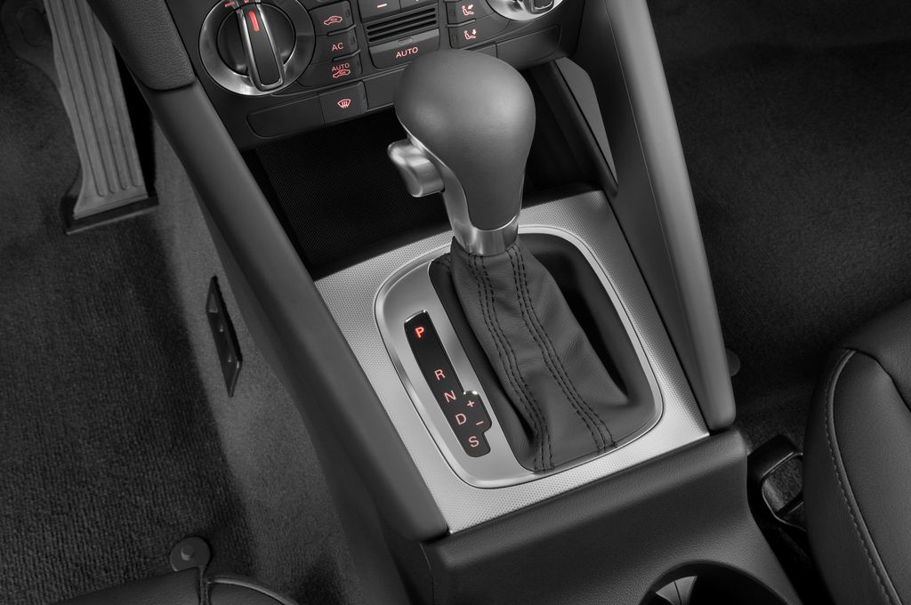 Audi A3 (Baujahr 2011) Attraction 2 Türen Schalthebel