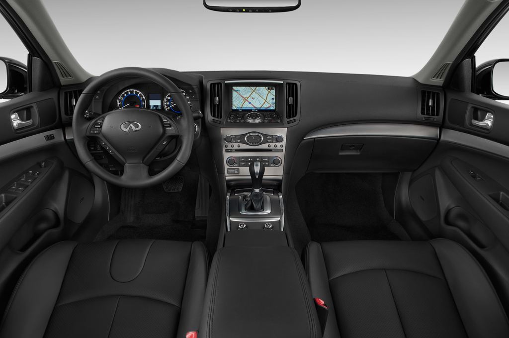 Infiniti G (Baujahr 2010) GT Premium 4 Türen Cockpit und Innenraum
