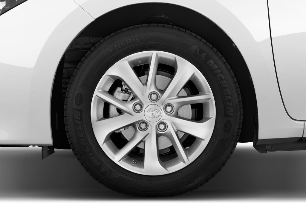 Toyota Corolla (Baujahr 2015) Comfort 4 Türen Reifen und Felge