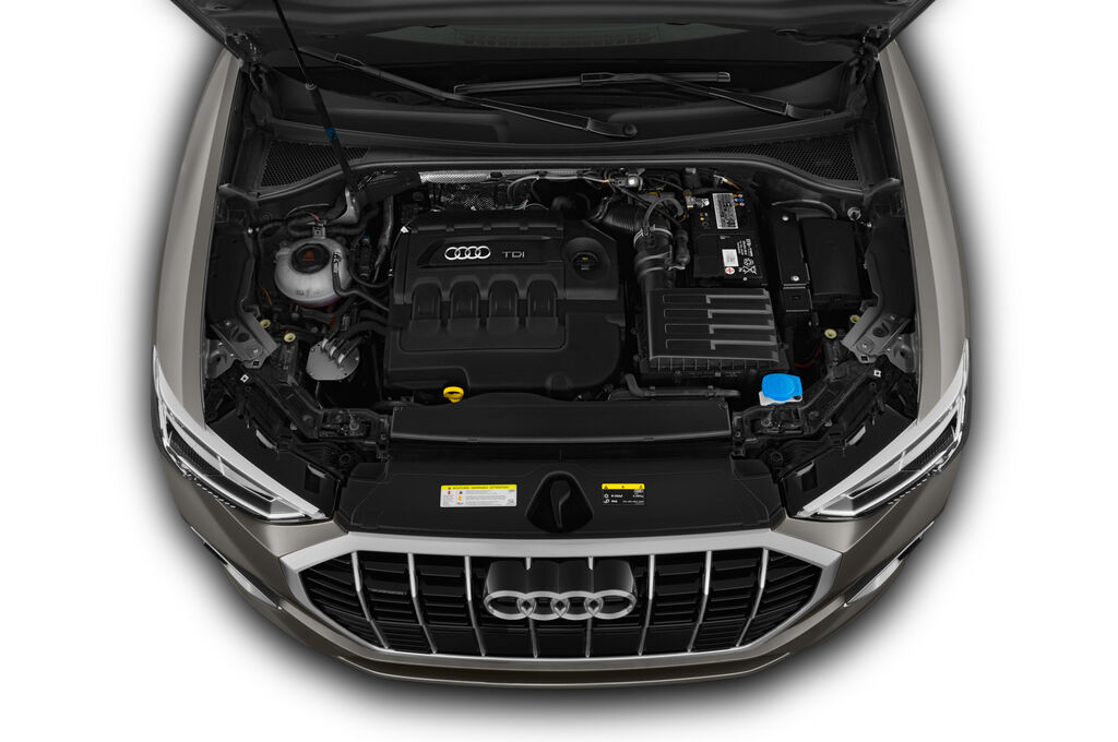 Audi Q3 (Baujahr 2019) S line 5 Türen Motor