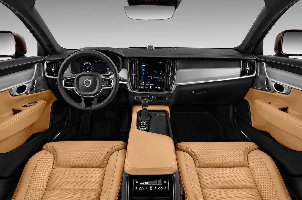 Volvo V90 (Baujahr 2017) Cross Country Pro 5 Türen Cockpit und Innenraum