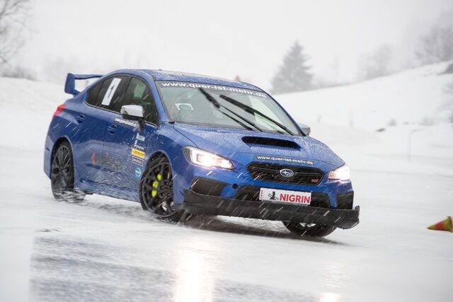 Mit dem Subaru WRX STI übers Eis - Wenn es zum Laufen zu glatt ist