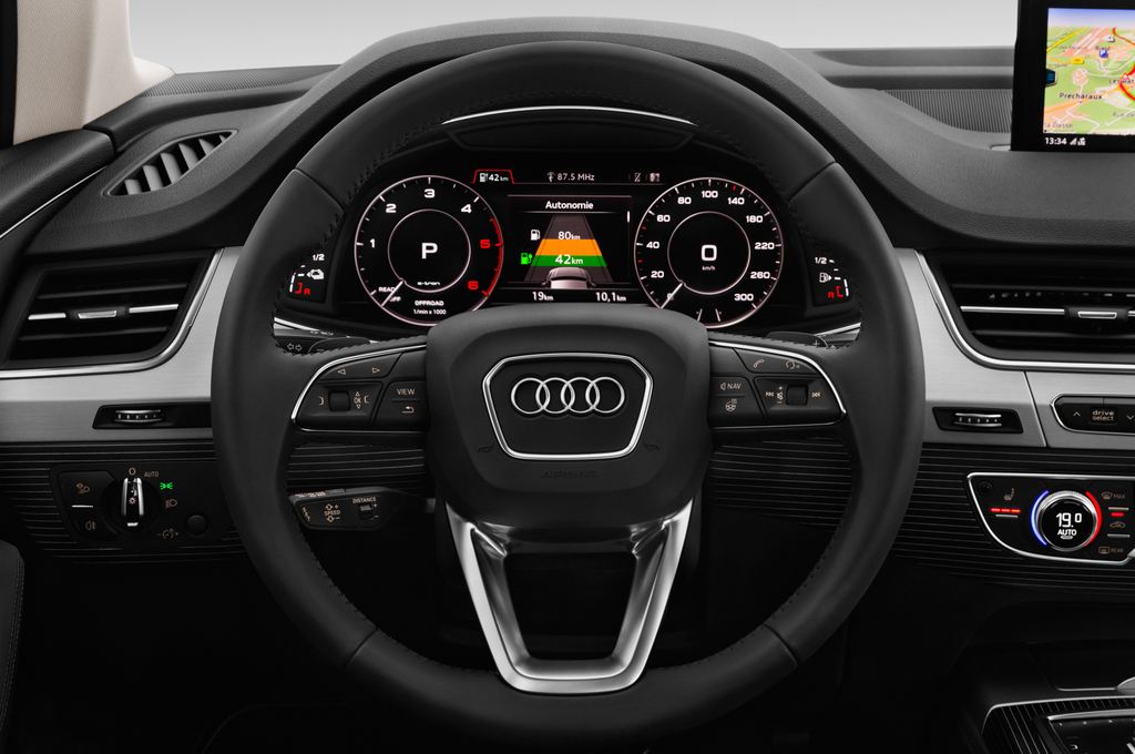 Audi Q7 e-Tron (Baujahr 2017) - 5 Türen Lenkrad