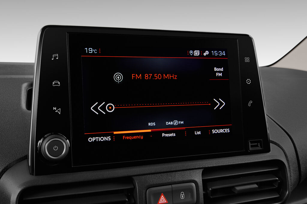 Peugeot Partner (Baujahr 2019) Pemium 4 Türen Radio und Infotainmentsystem