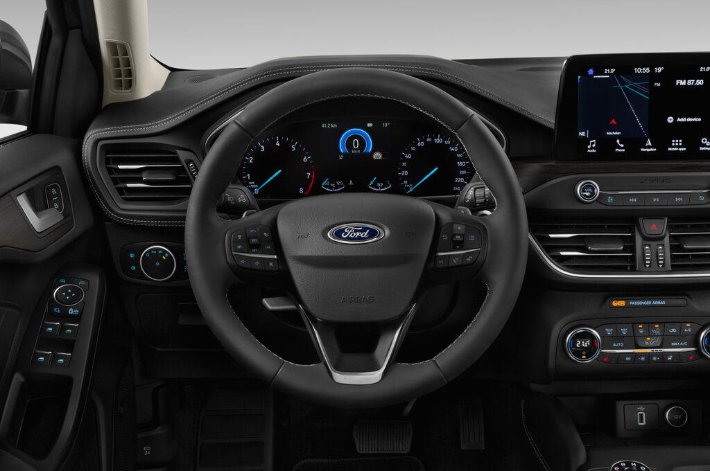 Ford Focus Turnier (Baujahr 2019) Vignale 5 Türen Lenkrad