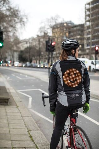 Emoji-Jacke von Ford - Auch ein Rücken kann lächeln