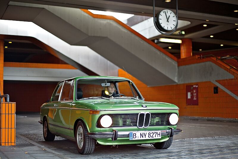 100 Jahre BMW - Jubiläums-Spagat