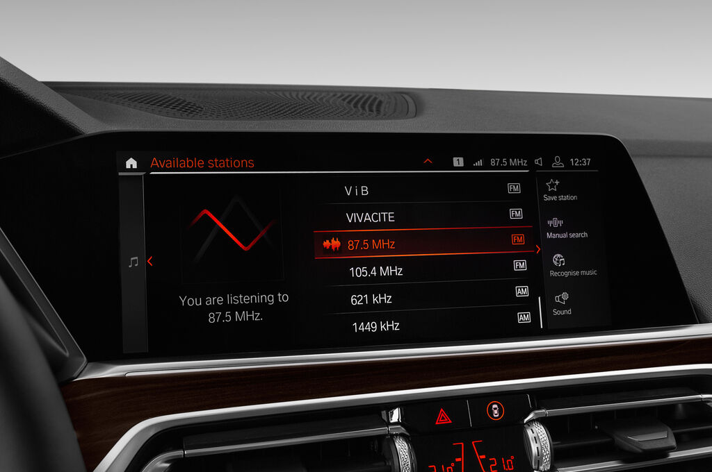 BMW X5 (Baujahr 2019) xLine 5 Türen Radio und Infotainmentsystem