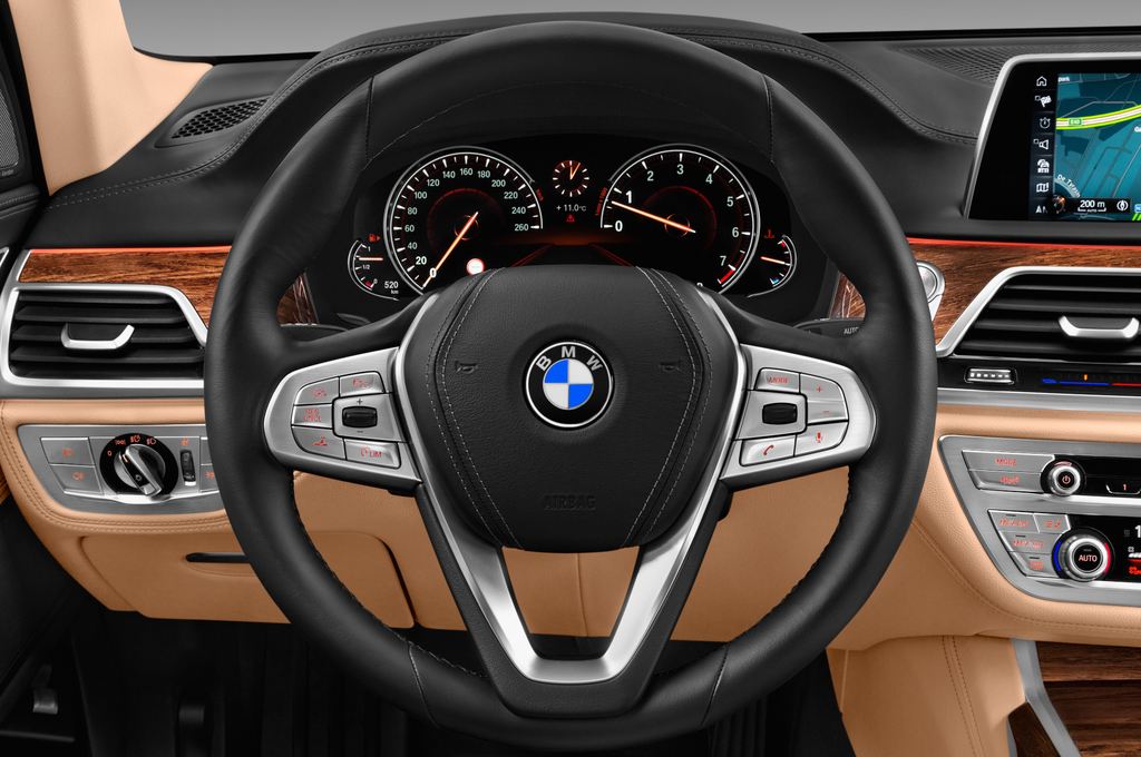 BMW 7 Series (Baujahr 2016) - 4 Türen Lenkrad