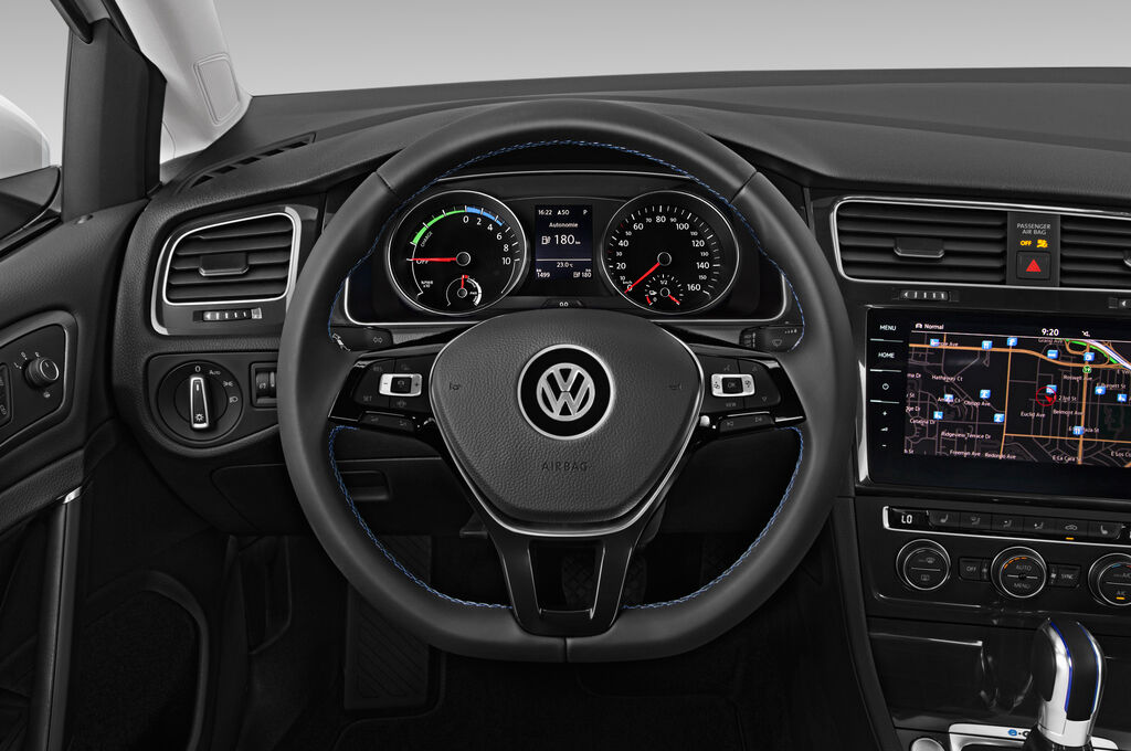Volkswagen e-Golf (Baujahr 2019) - 5 Türen Lenkrad