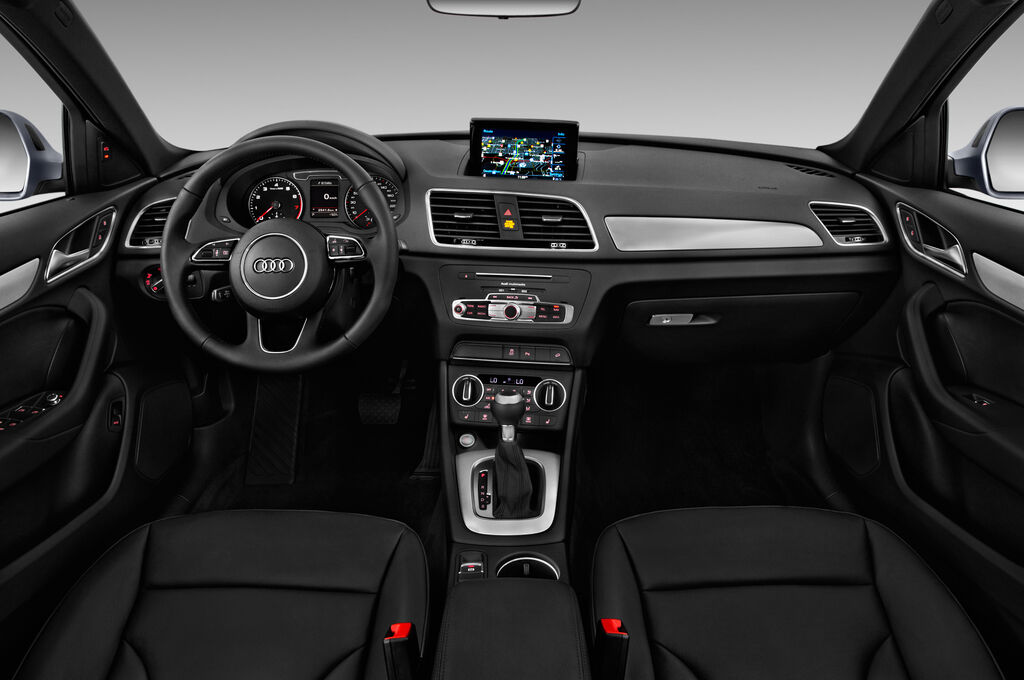 Audi Q3 (Baujahr 2018) - 5 Türen Cockpit und Innenraum
