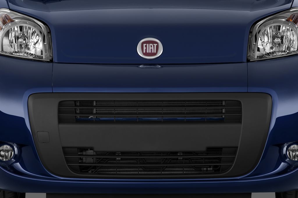 FIAT Qubo (Baujahr 2015) Dynamic 5 Türen Kühlergrill und Scheinwerfer