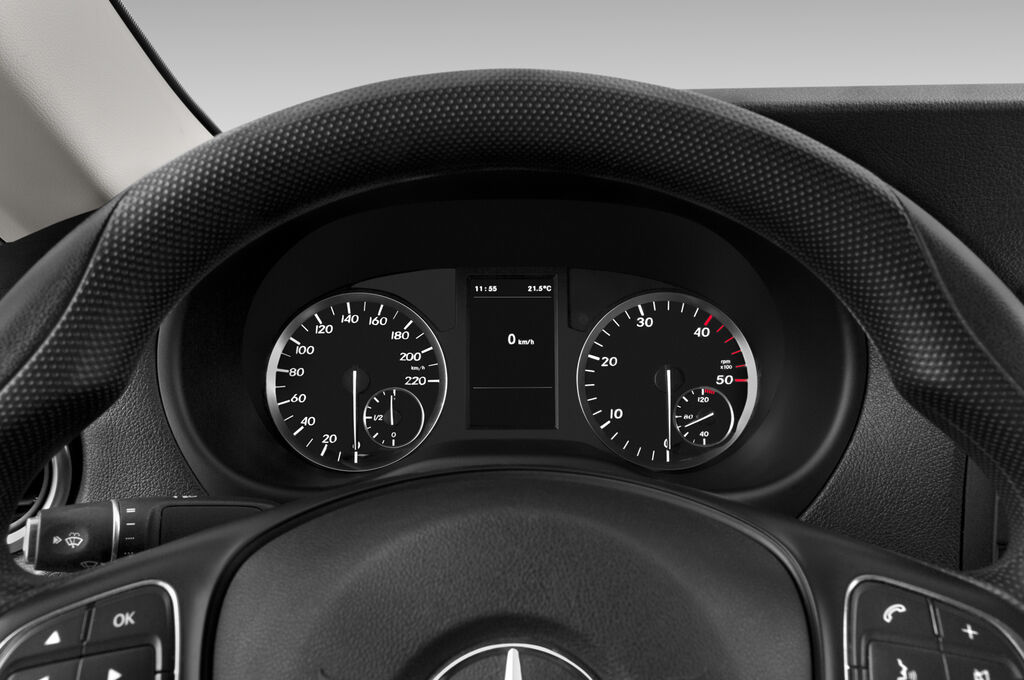 Mercedes Vito (Baujahr 2019) - 4 Türen Tacho und Fahrerinstrumente