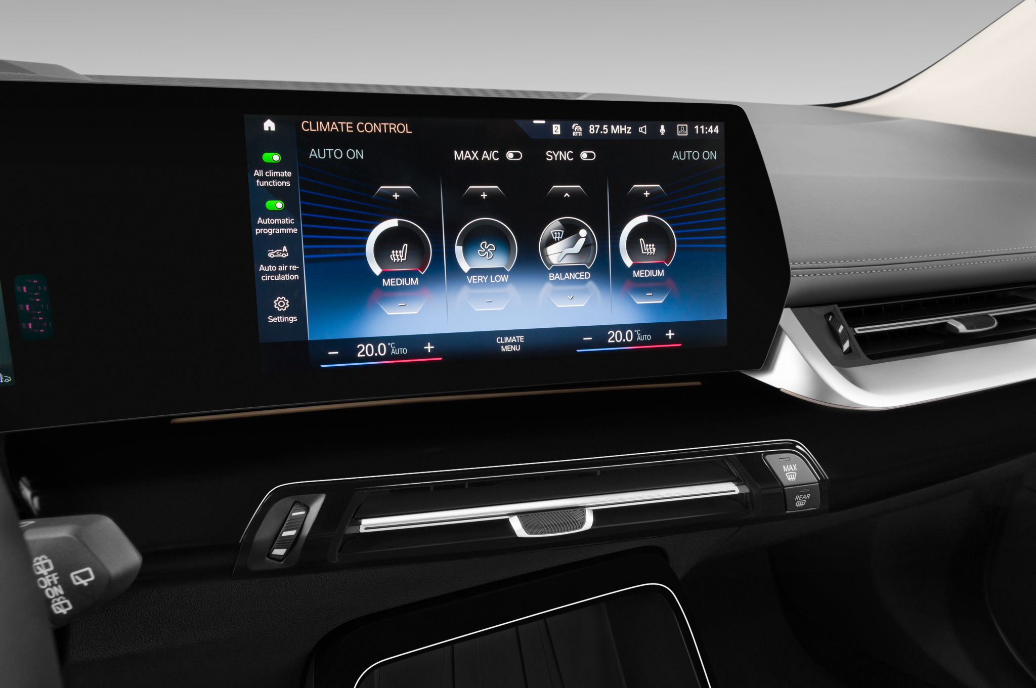 BMW 2 Series Active Tourer (Baujahr 2022) Luxury Line 5 Türen Temperatur und Klimaanlage
