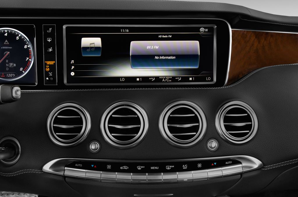 Mercedes S-Class (Baujahr 2015) S 500 4Matic Coup 2 Türen Radio und Infotainmentsystem