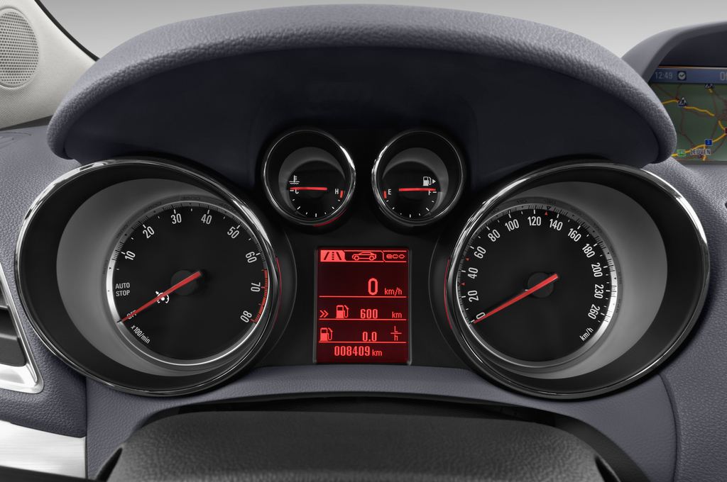 Opel Mokka (Baujahr 2013) Edition 5 Türen Tacho und Fahrerinstrumente