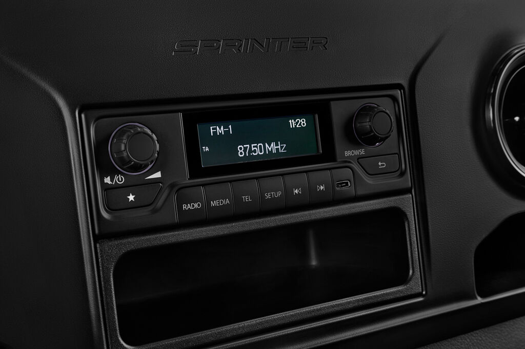 Mercedes Sprinter (Baujahr 2019) - 4 Türen Radio und Infotainmentsystem
