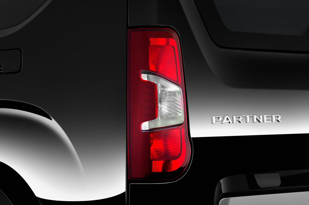 Peugeot Partner (Baujahr 2020) Premium Long 4 Türen Rücklicht