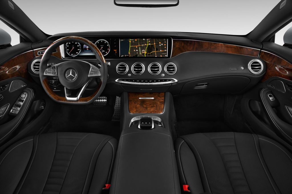 Mercedes S-Class (Baujahr 2015) S 500 4Matic Coup 2 Türen Cockpit und Innenraum